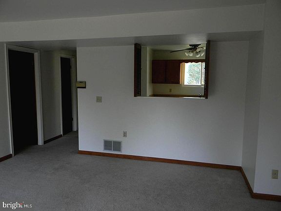 4th image of 548 Greenblades Ct