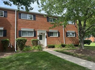 628 E Fox Hills Dr, Bloomfield Hills, MI 48304