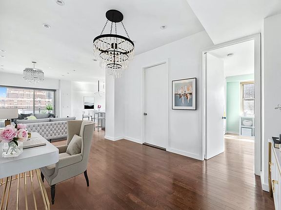 4th image of 300 E 40th St APT 33C