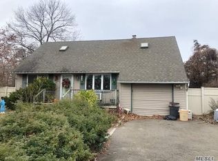 1154 Brookdale Ave, Bay Shore, NY 11706
