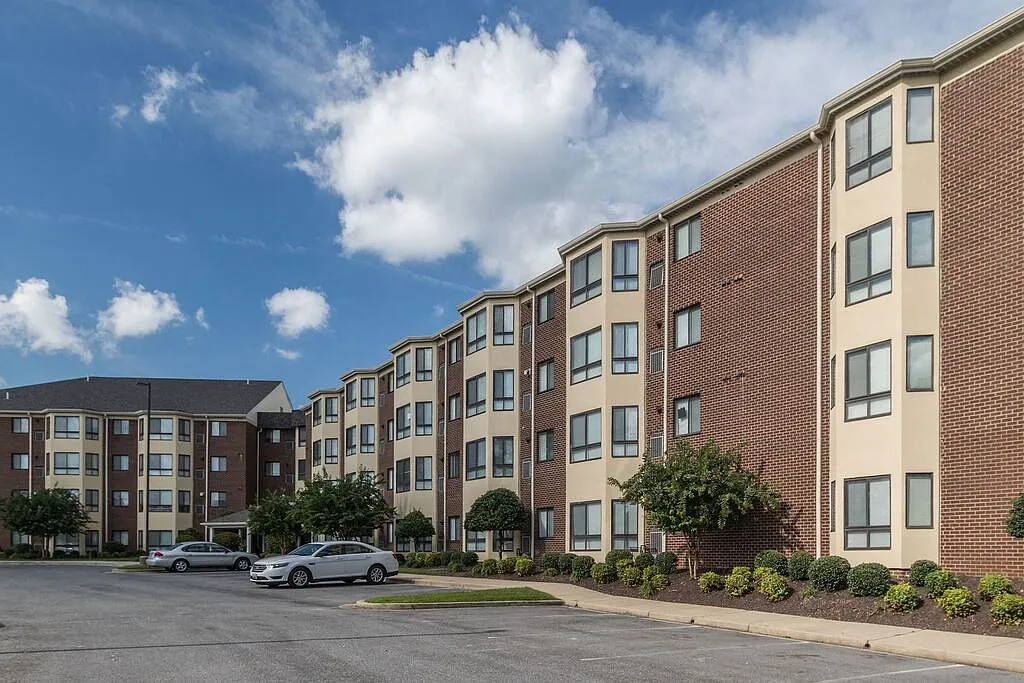 Village Lake Apartments — Photo 4