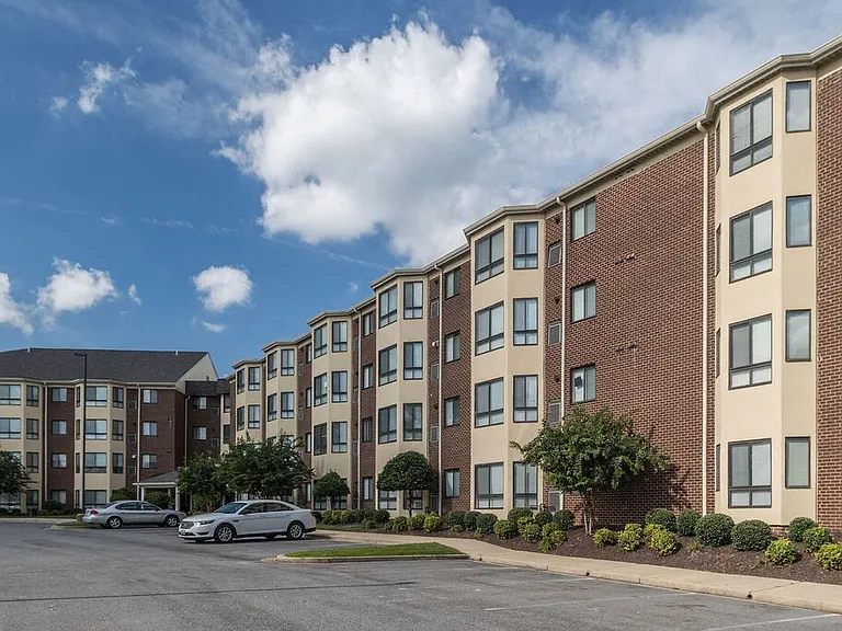 Village Lake Apartments — Photo 4