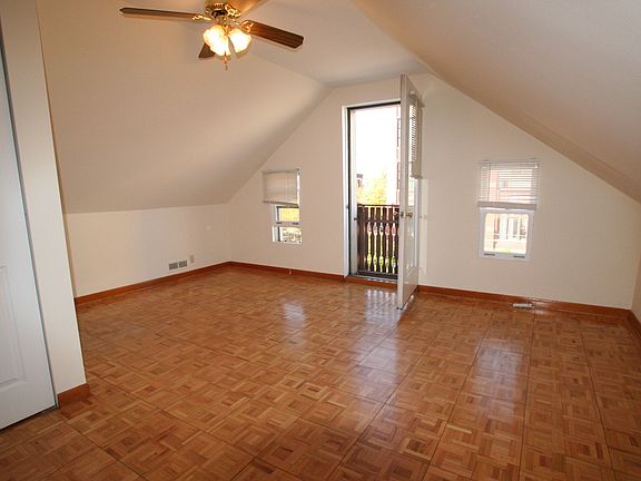 5th image of 2937 N Southport Ave #2