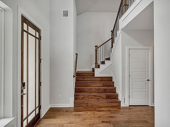 2nd image of 1574 Escarpment Rd