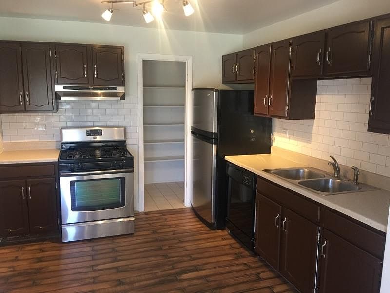 1st image of 601 Eastview Ct Unit V2