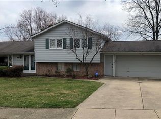 7613 E Linden Ln, Parma, OH 44130