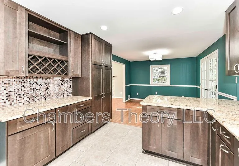 9205 Hamilton Dr — Photo 12