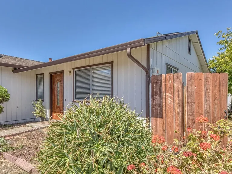 312 Grace Cir — Photo 3