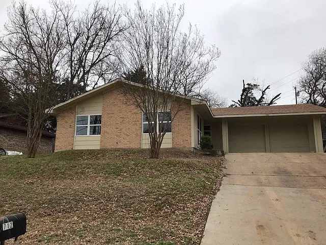 3/2 In Woodway — Photo 1
