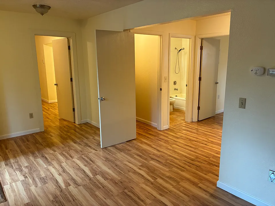 2104 Roosevelt Dr #7