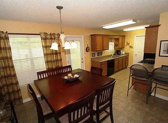 5th image of 207 Jill Ln