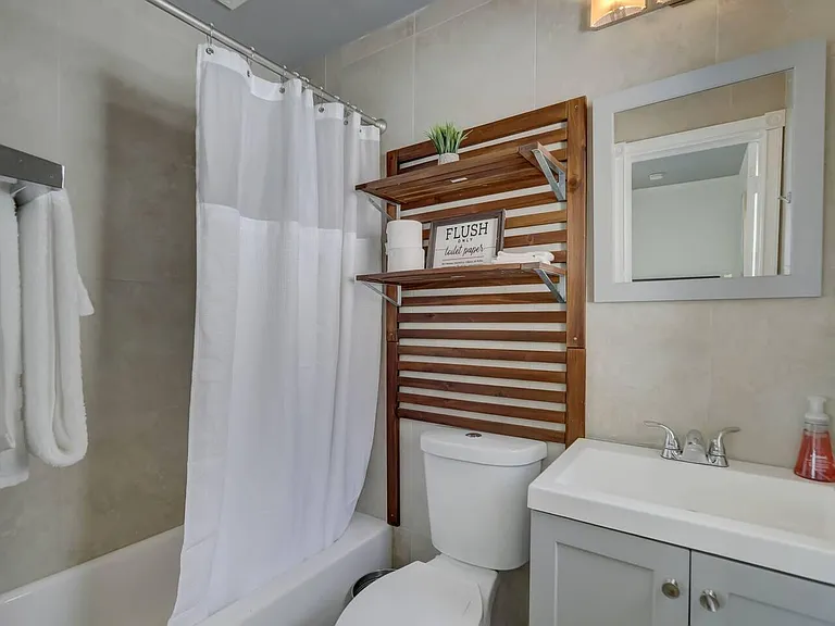 2740 NE 30th Pl #1-2 — Photo 17