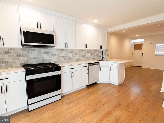 4th image of 907 S Darien St