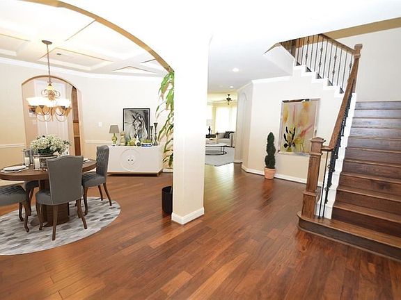 4th image of 131 Keaton Ct