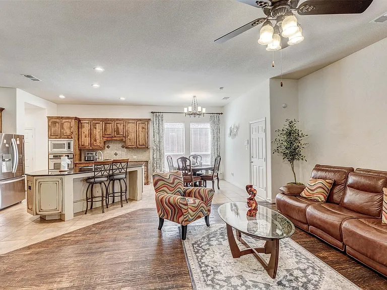 9823 Carriage Hill Ln — Photo 15