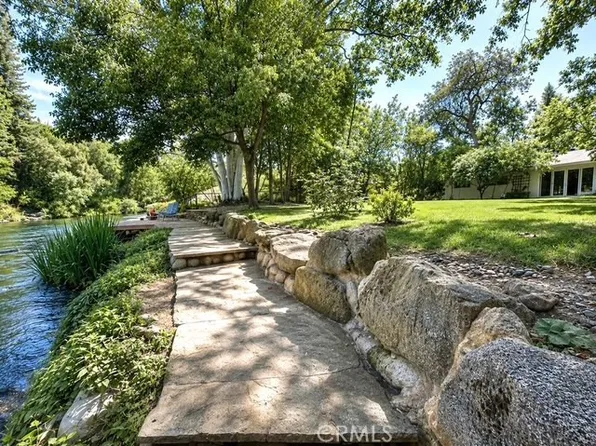 210 Wood Duck Dr, Sanger, CA 93657