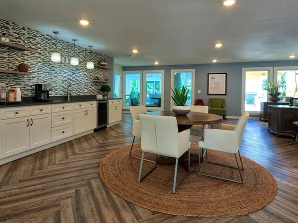 Waters Edge Apartments