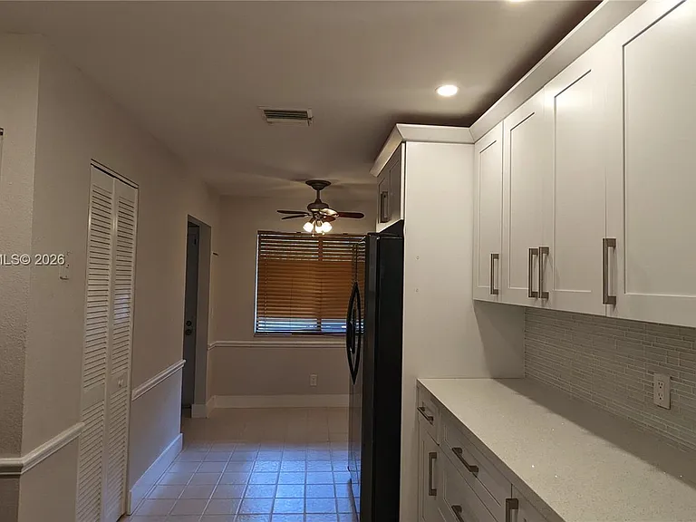 460 Lakeview Dr #4 — Photo 19