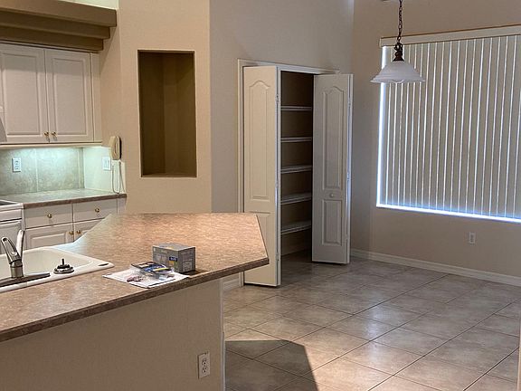 4th image of 26 Lakebluff Dr