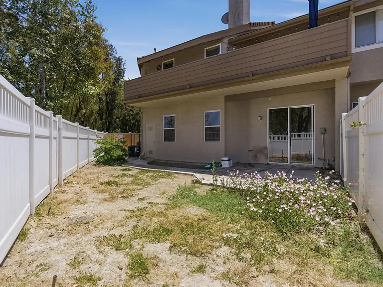 24409 Hillsdale Ave #9 — Photo 15