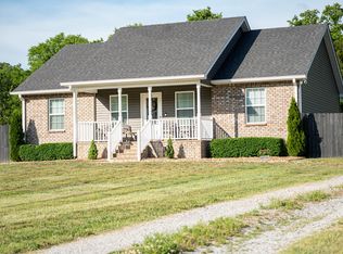 494 Rogues Fork Rd, Bethpage, TN 37022