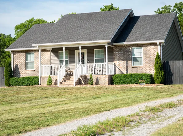494 Rogues Fork Rd, Bethpage, TN 37022