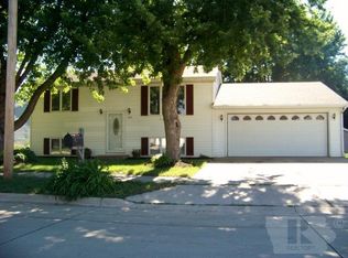 1304 N 5th St, Clear Lake, IA 50428