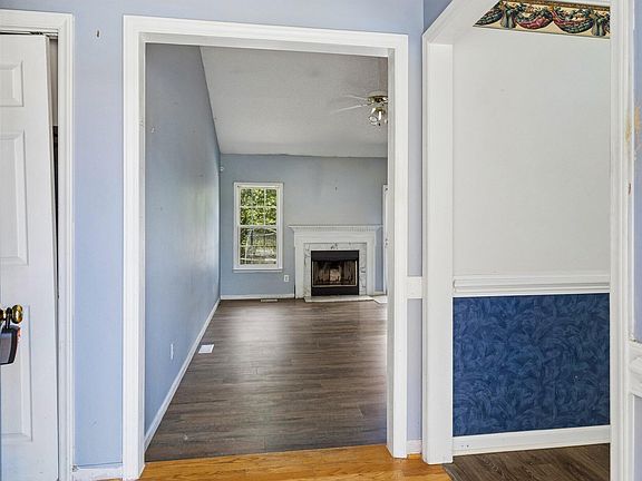 3rd image of 6304 Walnut Glen Dr
