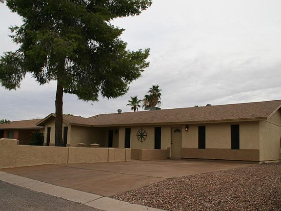 3rd image of 825 E Gabrilla Dr