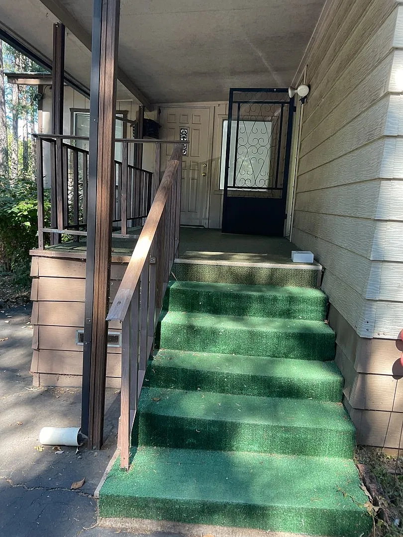 Magalia 2 bed 2 bath home + 2 bonus Rooms with detached garage and carport-partially fenced back ... — Photo 2