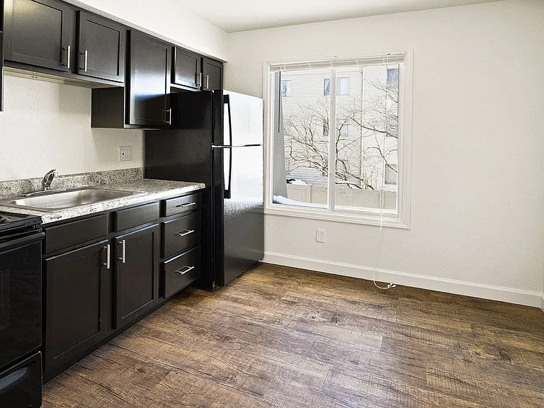 Metro Apartments at Wood River — Photo 12