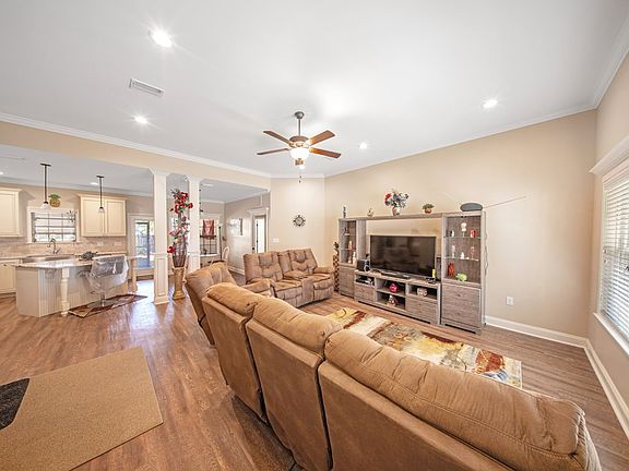 3rd image of 4863 Hammer Ln