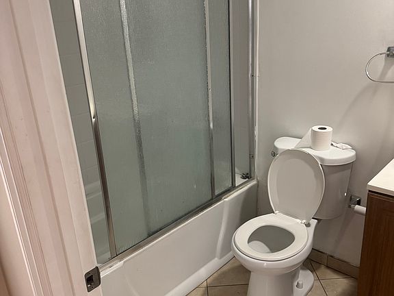2nd image of 16433 Victory Blvd APT 104