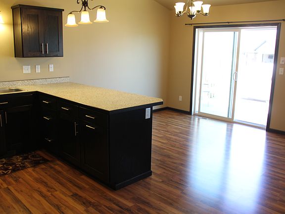 5th image of 430 Foxtail Dr E