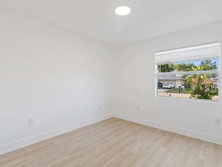 22229 Little Falls Ave — Photo 13