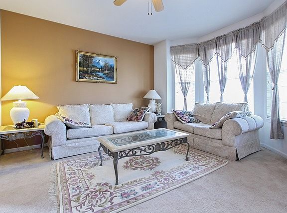 3rd image of 1707 Ariana Dr