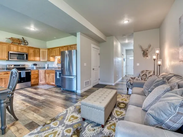 201 Amusement Ave, Hamilton, MT 59840