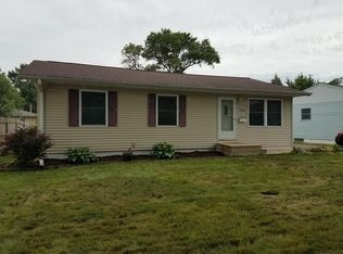 340 Cherry Hill Rd NW, Cedar Rapids, IA 52405