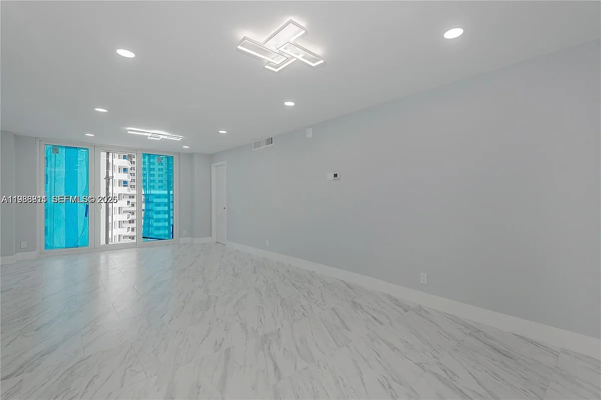 Building Photo - 3180 S Ocean Dr #706