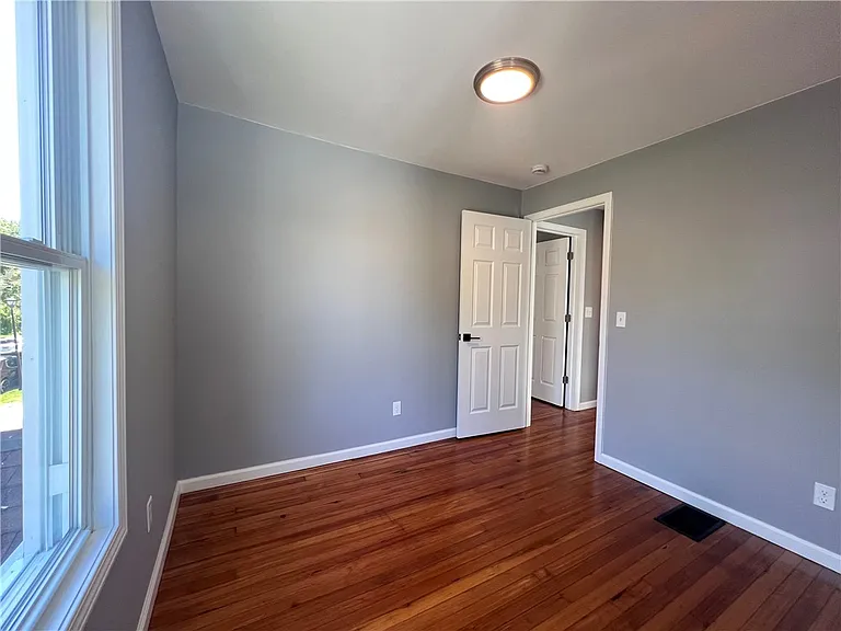 79 Evangeline St — Photo 6