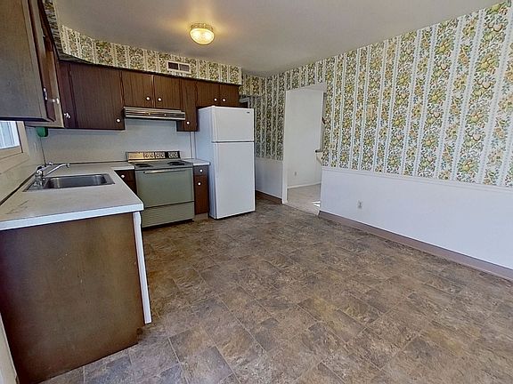 2nd image of 141 Oak Manor Dr