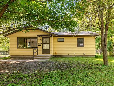 1024 Idaho Ave Ames Ia 50014 Zillow