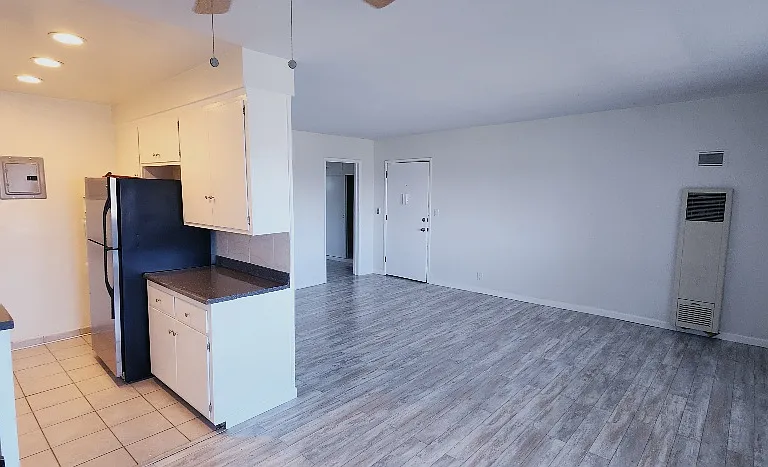 913 E Grand Ave #6 — Photo 4