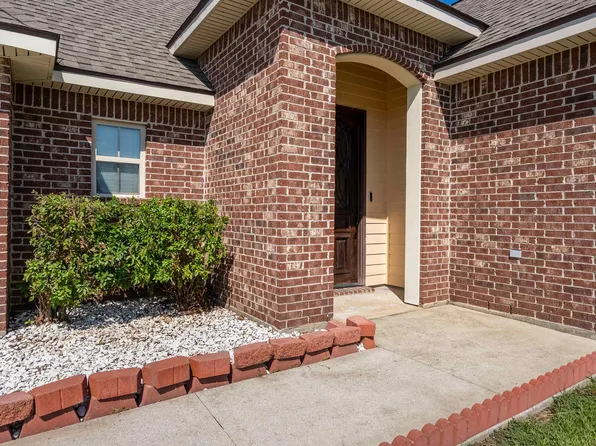 100 Maple St, Iowa, LA 70647