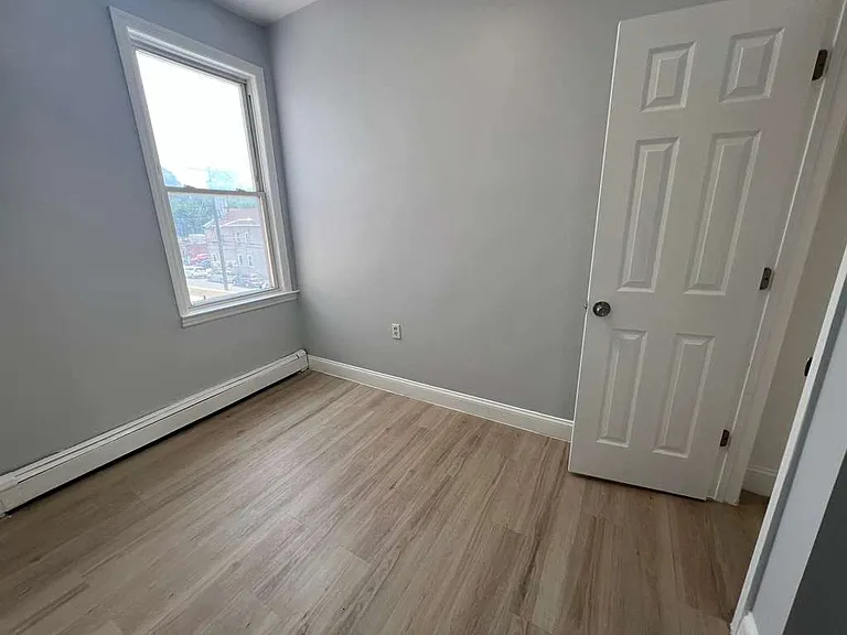596 River St #6 — Photo 5