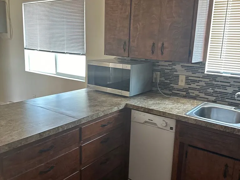405 W Hazel St — Photo 21