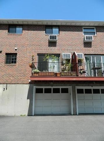 1st image of 19 Oakridge Dr