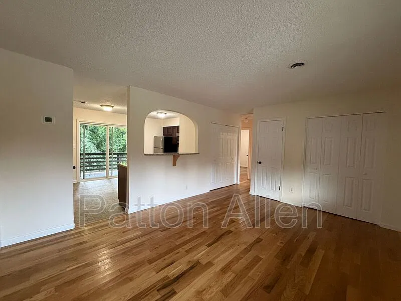 2 bed, 1.0 bath, 768 sqft, $1,250 — Photo 3