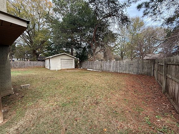 3rd image of 402 Mulligan Dr