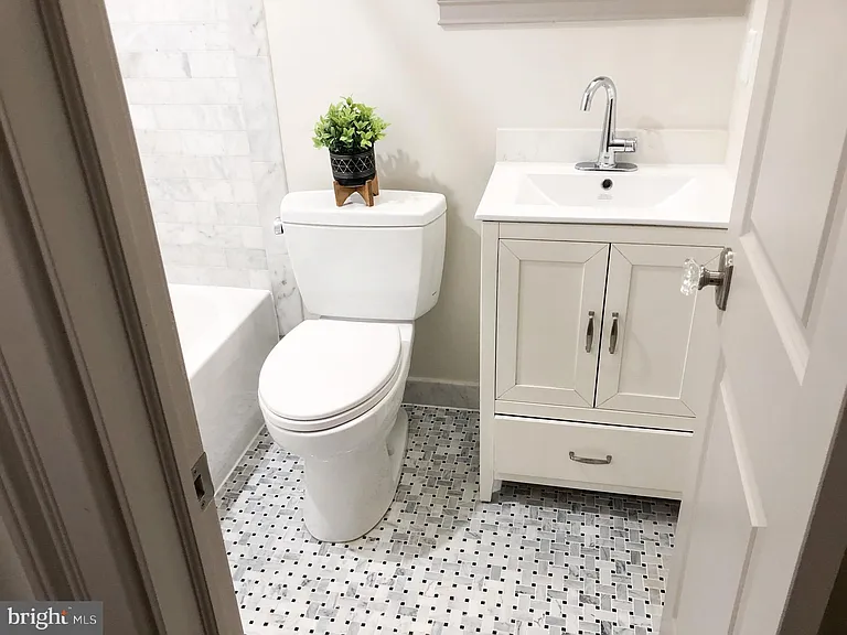1302 E Capitol St NE #B — Photo 10